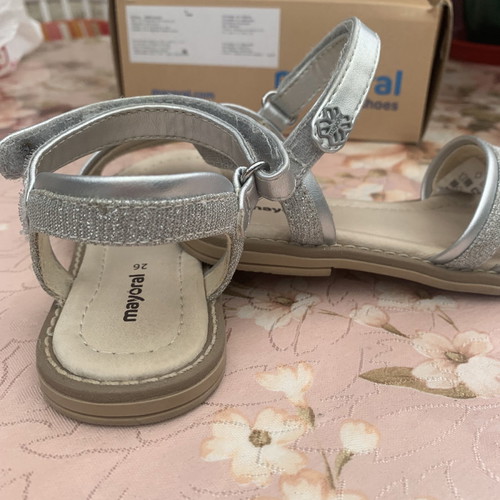 Girls' sandals size 26 silver lightly used