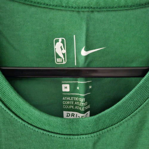 Boston Celtics Nike T-shirt size Medium new