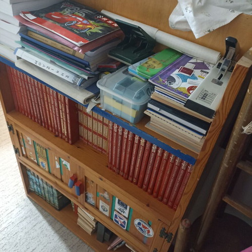 Wooden bookcase large with 4 rows of shelves used