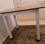 Wooden dining set like new with 2 chairs and wheels