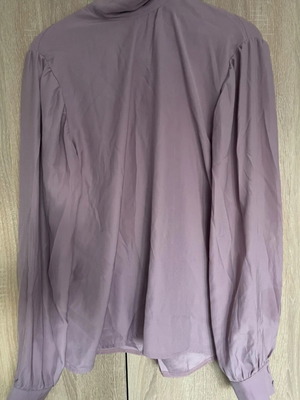 MilkWhite shirt, small, lilac