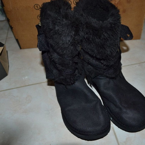 Black fur boots used, size 37