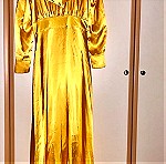 Κίτρινο σατέν μάξι φόρεμα με φιόγκο στο λαιμό