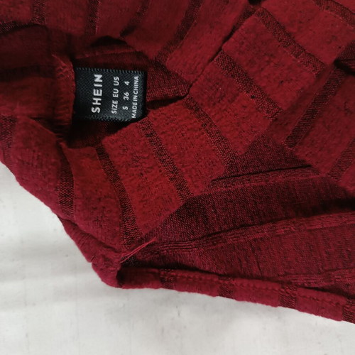 Shein knitted halterneck top like new, red rib-knit