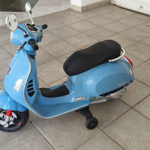 Vespa electric ride-on toy for children 3-4 years, blue