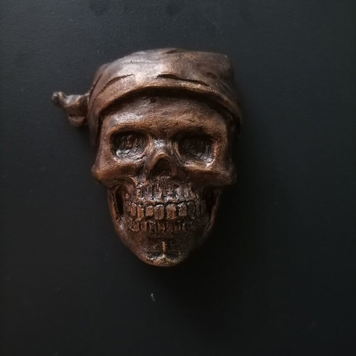 Handmade magnet made of white cement, acrylics, metal spray and varnish, height 6 cm