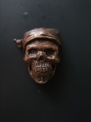 Handmade magnet made of white cement, acrylics, metal spray and varnish, height 6 cm