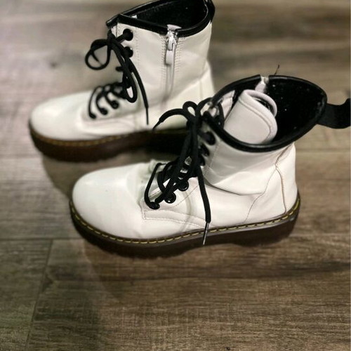 White boots used with black sole, size 37