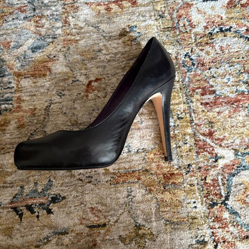 Lila Verne black high-heeled shoes like new, size 39