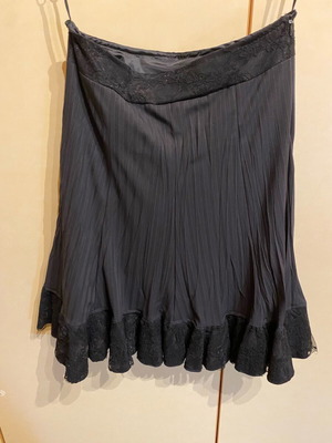 Paranoia black skirt size S like new
