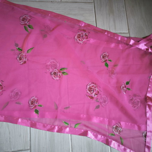 Vintage μαντήλι floral σε μεγάλο μέγεθος σαν καινούργιο, φούξια