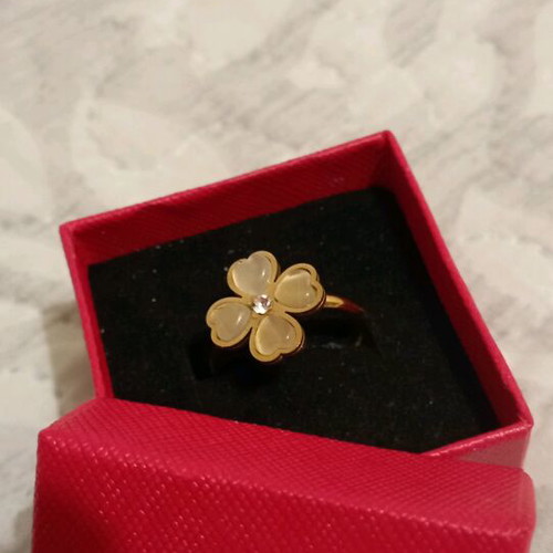 Four-Leaf Clover Ring new, gold color