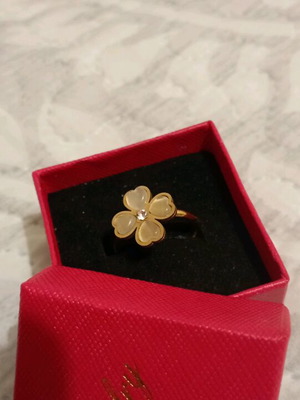 Four-Leaf Clover Ring new, gold color