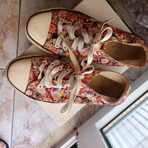 Athletic shoes size 39 like new, multicolor