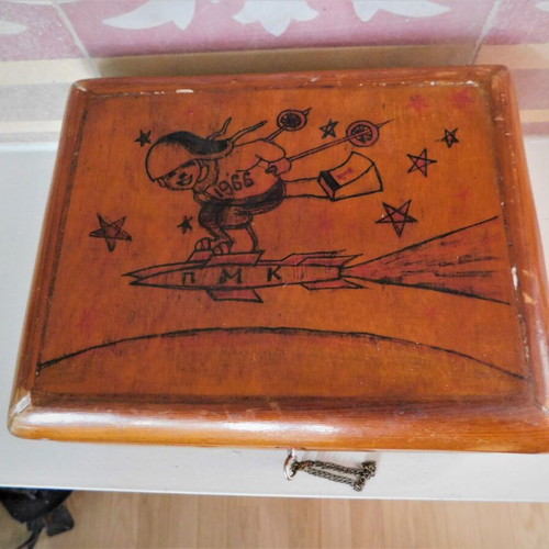 Box 1966 with ski pyrography used, handmade
