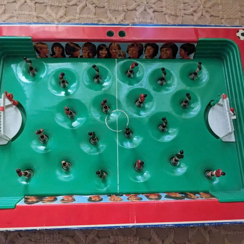 Foosball game with springs used, no ball