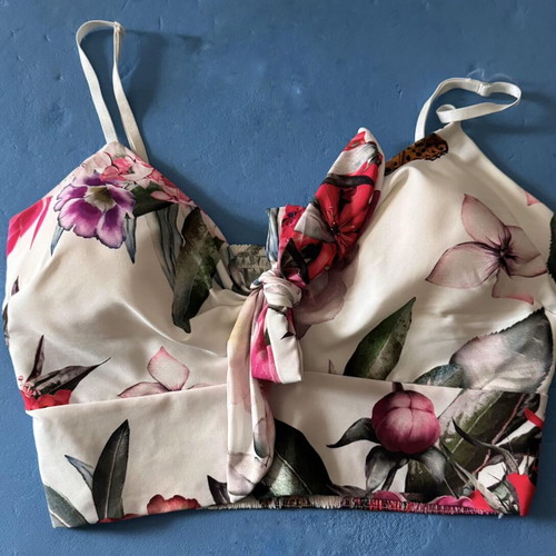Floral crop top white like new, one size
