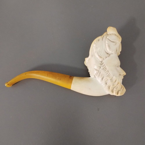 Meerschaum pipe with pirate carving like new