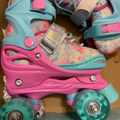BYOX kids skates adjustable size 30-33 like new with light-up wheels
