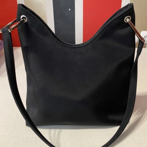Black Shoulder Bag like new, minimalist 90s style hobo