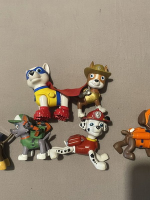 PAW Patrol set of 7 figures including Chase, Marshall, Zuma, Rocky, Tracker