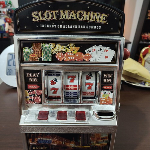Slot Machine toy like new, lights not working