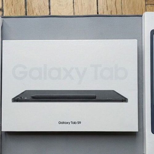 Samsung Galaxy Tab S9 12GB 256GB Graphite tablet with keyboard and 2 covers