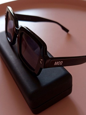 Alexander Mc Queen sunglasses new, black MCQ 326S