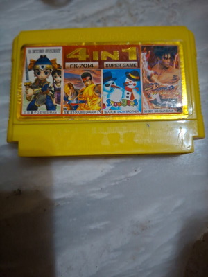 Famiclone 4 in 1 retro game cartridge used, snow brothers arcade