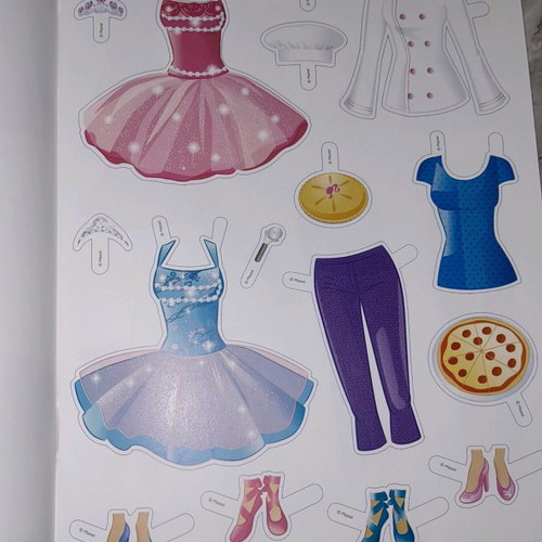 Barbie Dreaming To Be New, Book With 4 Paper Dolls And Costumes