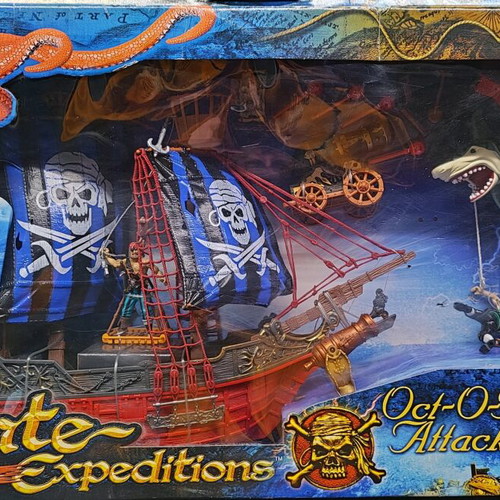Pirate ship new with many extra accessories
