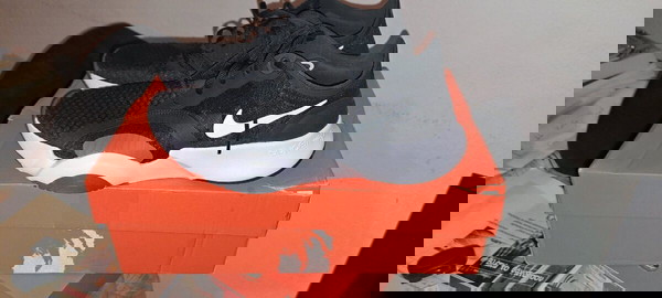 Nike nr39 καινούρια στο κουτί τους..