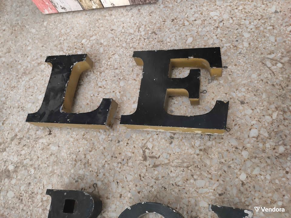 Παλιά επιγραφή LE ROI club