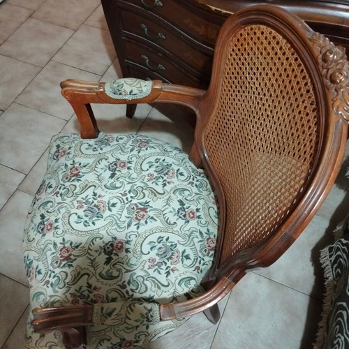 Vintage wooden armchair like new, ideal for living room