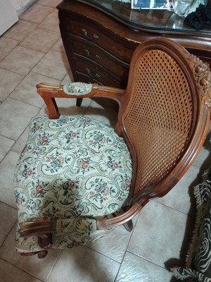 Vintage wooden armchair like new, ideal for living room