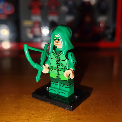 Green Arrow comic accurate figure like new with accessories