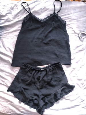 Black Lace Cami and Ruffle Shorts Loungewear Set H&M XS like new