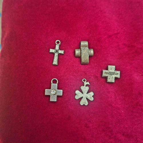 Metal cross pendants used, decorative pack
