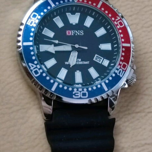 Men's quartz watch new with two-tone bezel and silicone strap