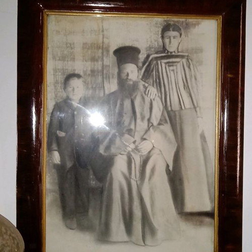 1911 photograph in frame used