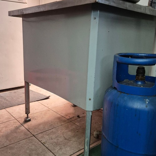 Stainless steel tables and sinks for restaurants used