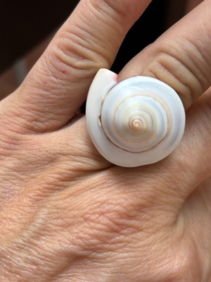 Shell women's ring like new