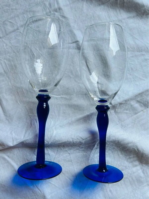 Glassware with blue base, pack of 6, like new