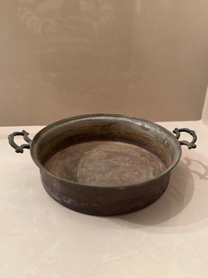 Copper pot used, flat, 27 cm diameter