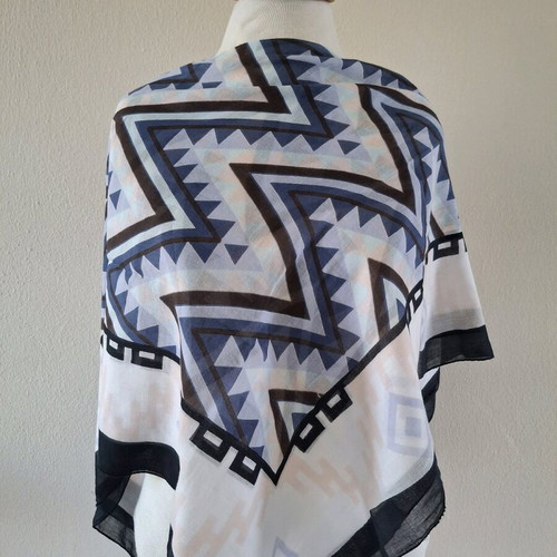 Scarf like new, white and blue