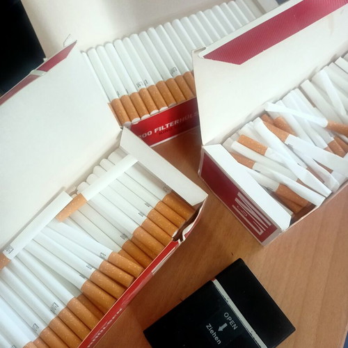 Cigarettes and tobacco roller with case like new