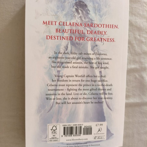 Throne of Glass by Sarah J. Maas like new, English