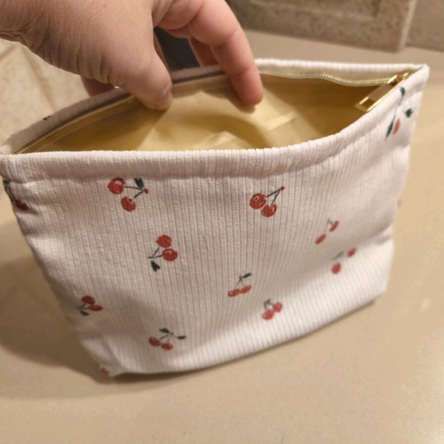 Toiletry bag cherries new, white and red