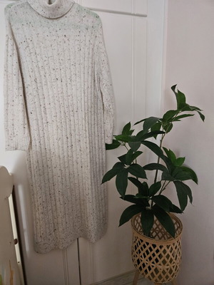 Mango knitted dress like new, white and beige with belt