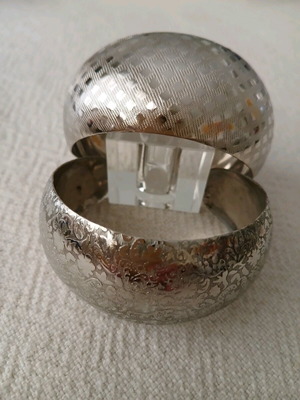 Vintage cuff bracelets like new, embossed geometric and floral design, set of 2